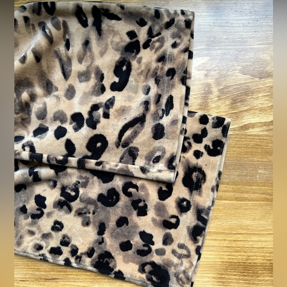 Juicy by Juicy Couture Animal
Leopard Print Velour Lounge Stretch
Sweatpants π - Picture 8 of 11